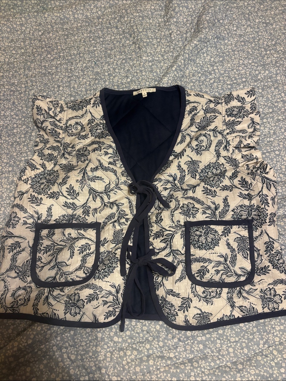 Tie-Front Quilted Floral Vest in Cream & Navy